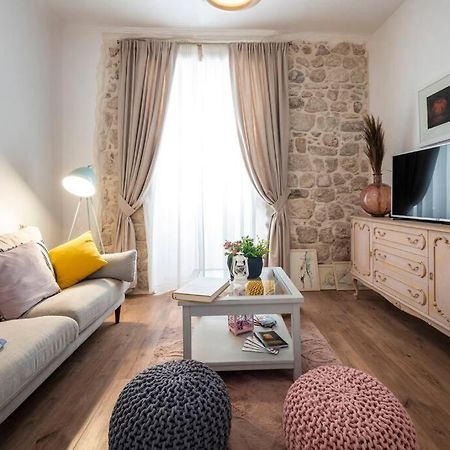 Flora-Heartbeat Old City Three Bedrooms Apartment Дубровник Екстер'єр фото