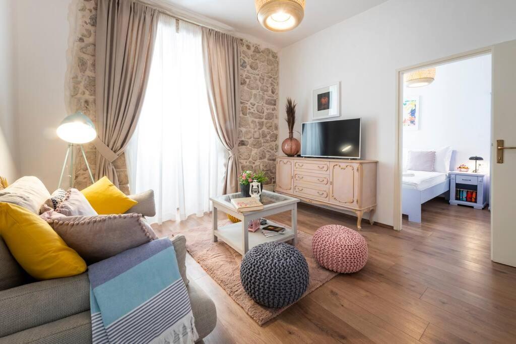 Flora-Heartbeat Old City Three Bedrooms Apartment Дубровник Екстер'єр фото