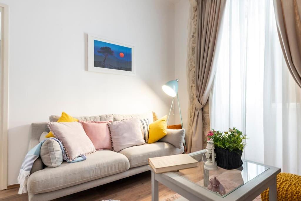 Flora-Heartbeat Old City Three Bedrooms Apartment Дубровник Екстер'єр фото