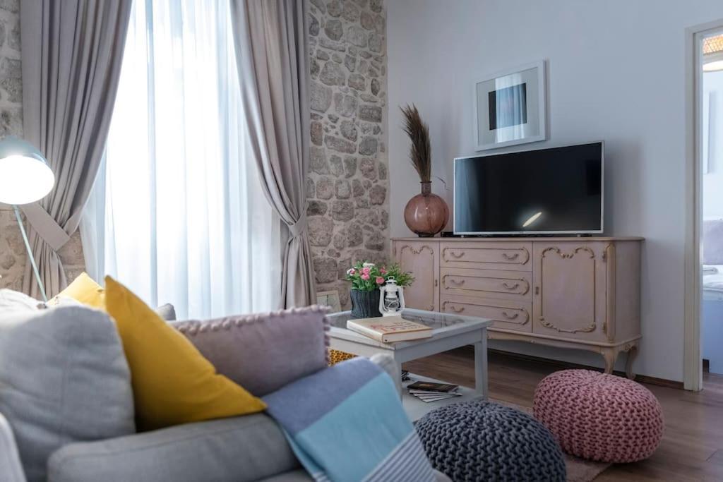 Flora-Heartbeat Old City Three Bedrooms Apartment Дубровник Екстер'єр фото
