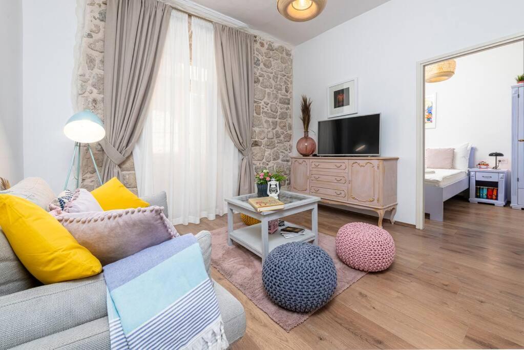 Flora-Heartbeat Old City Three Bedrooms Apartment Дубровник Екстер'єр фото