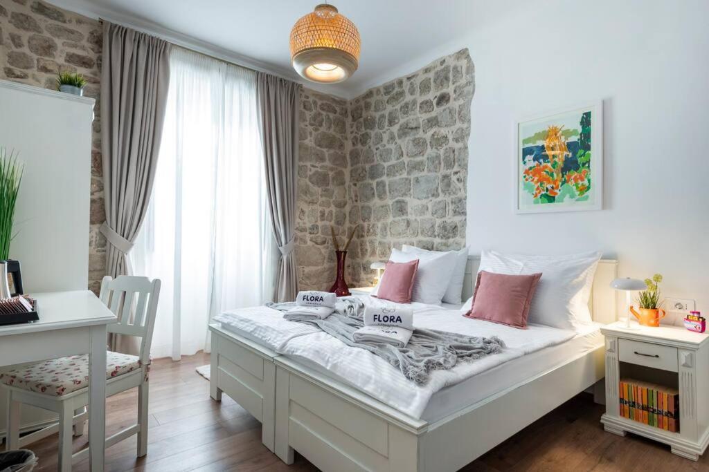 Flora-Heartbeat Old City Three Bedrooms Apartment Дубровник Екстер'єр фото