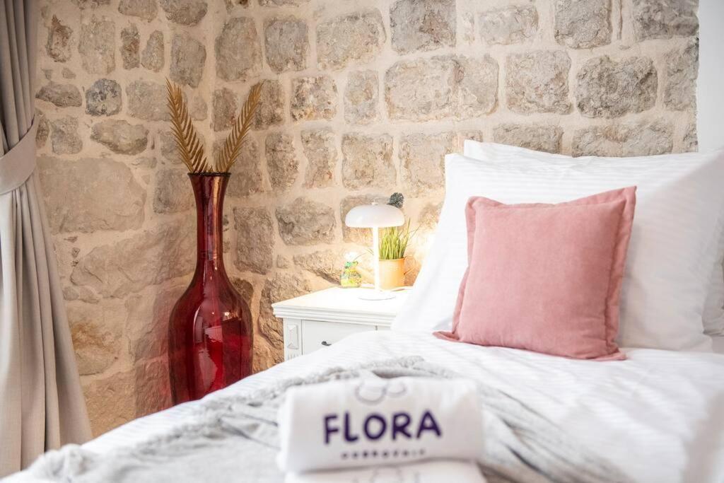 Flora-Heartbeat Old City Three Bedrooms Apartment Дубровник Екстер'єр фото