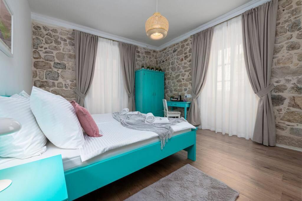 Flora-Heartbeat Old City Three Bedrooms Apartment Дубровник Екстер'єр фото
