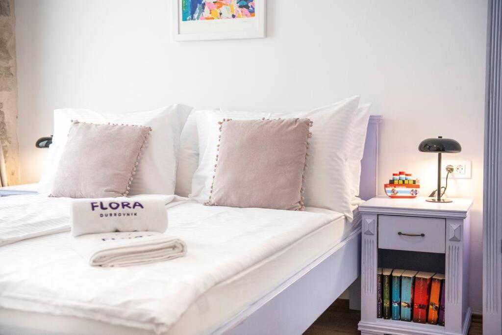 Flora-Heartbeat Old City Three Bedrooms Apartment Дубровник Екстер'єр фото
