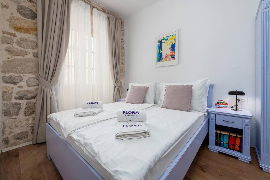 Flora-Heartbeat Old City Three Bedrooms Apartment Дубровник Екстер'єр фото
